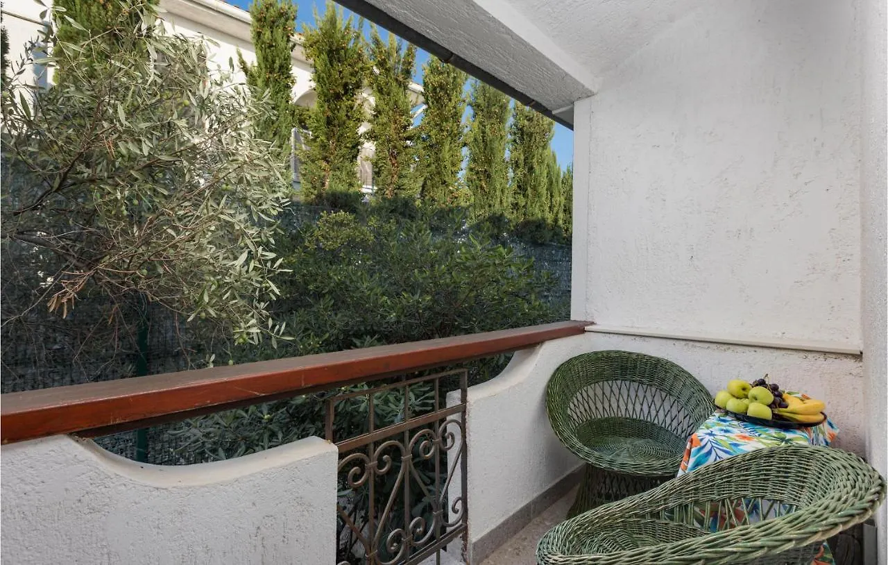 Stunning Home In Pinezici With 4 Bedrooms And Wifi