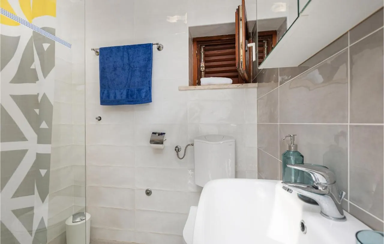 Stunning Home In Pinezici With 4 Bedrooms And Wifi Holiday home