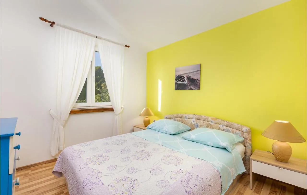 Stunning Home In Pinezici With 4 Bedrooms And Wifi