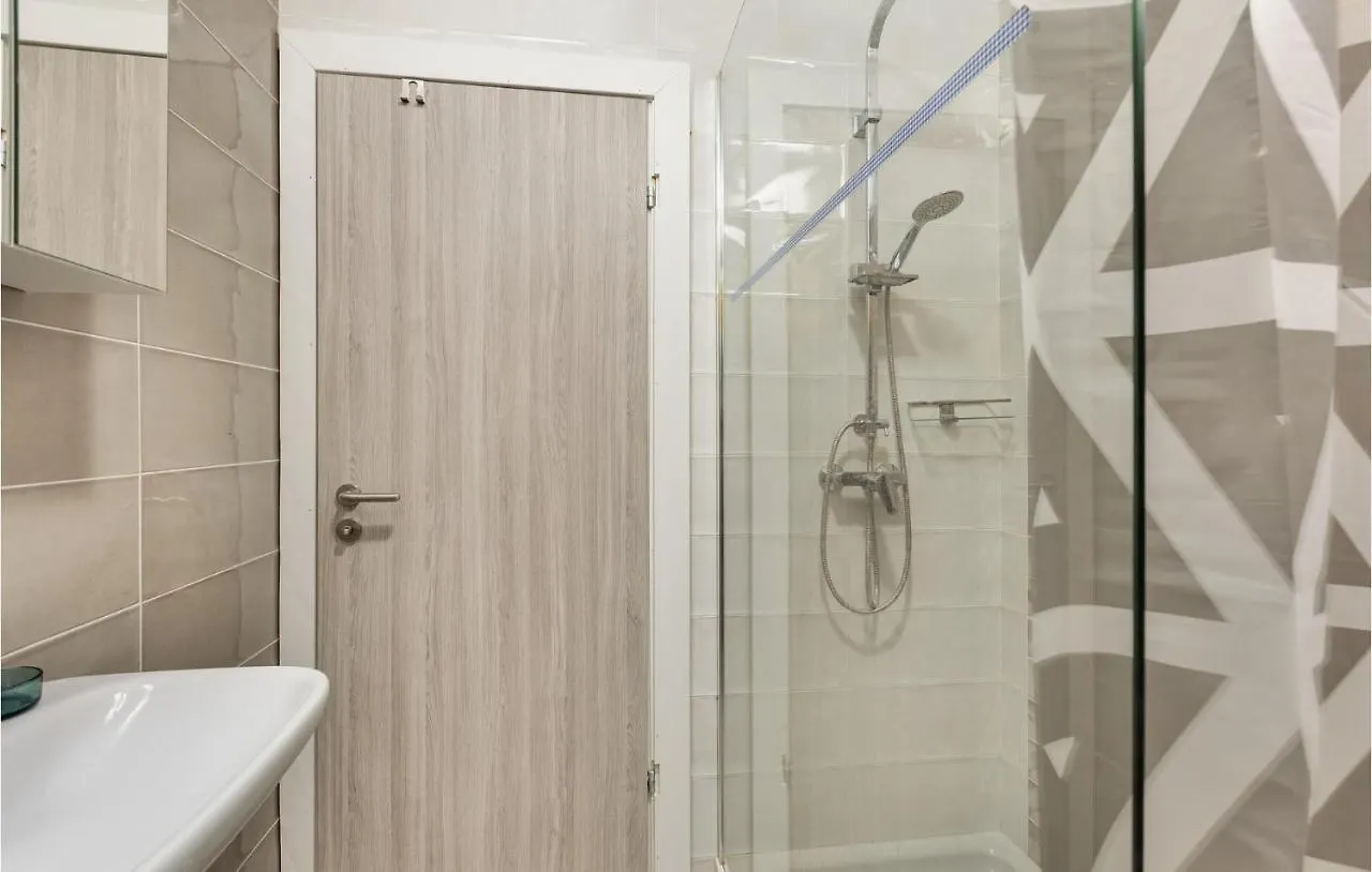 Stunning Home In Pinezici With 4 Bedrooms And Wifi 0*, Pinezici (Krk)
