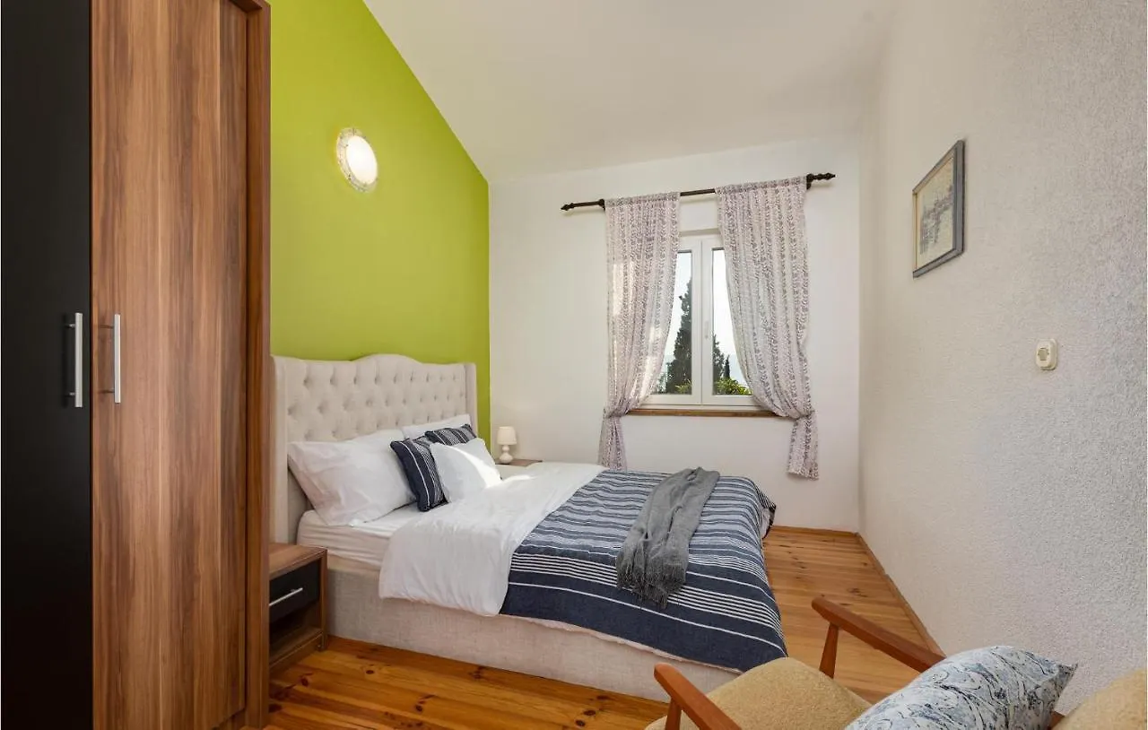Holiday home Stunning Home In Pinezici With 4 Bedrooms And Wifi