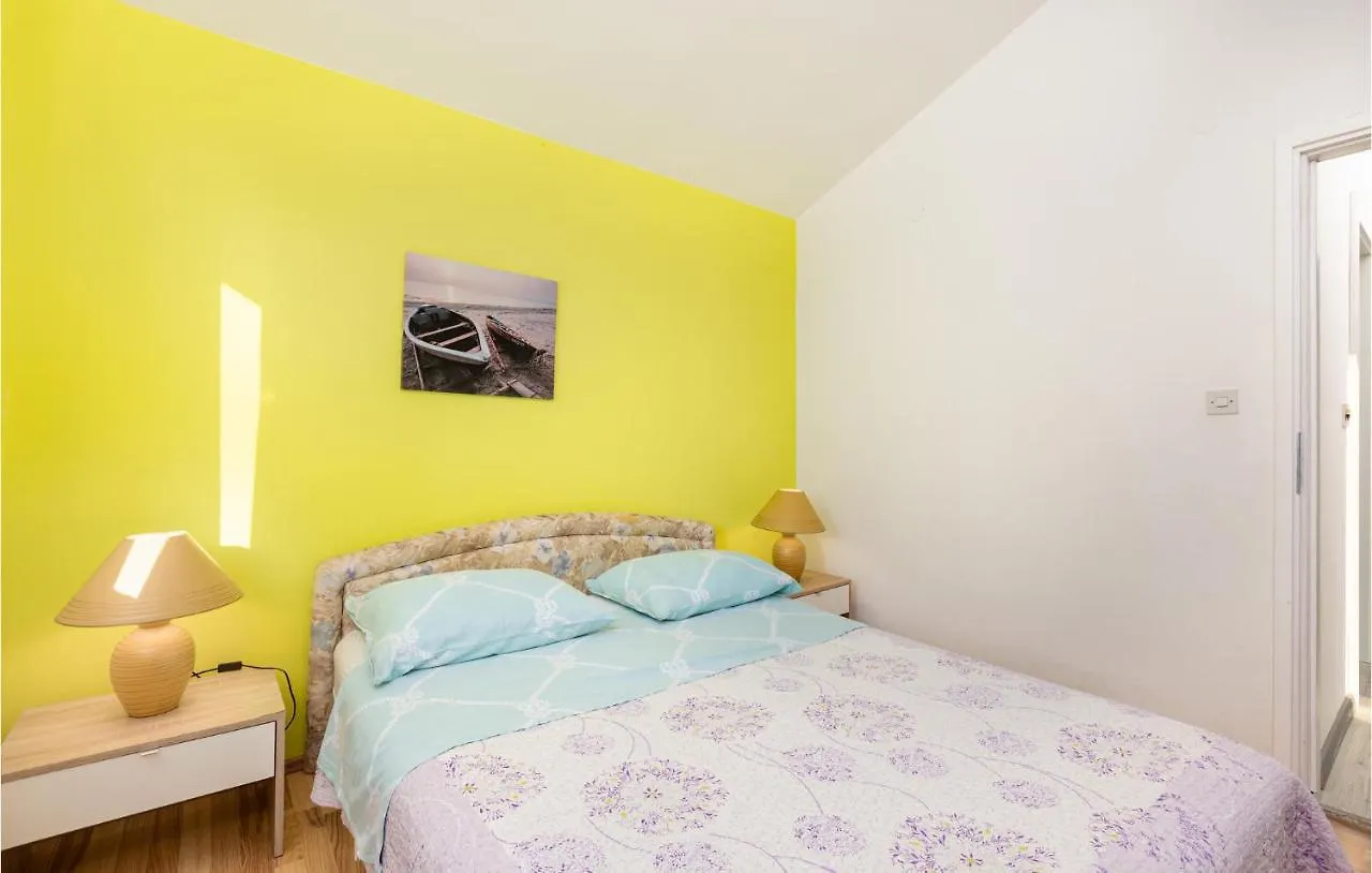 Holiday home Stunning Home In Pinezici With 4 Bedrooms And Wifi